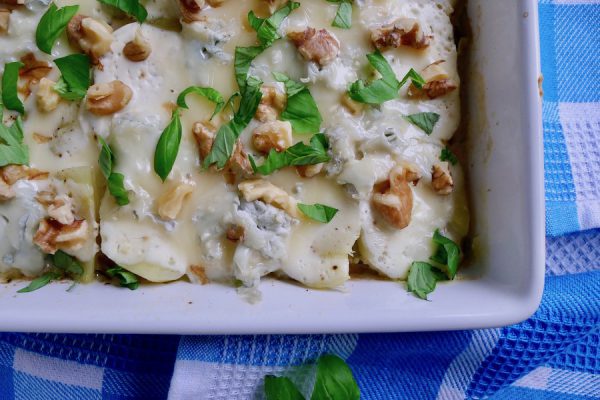 Wortelpeterselie Ovenschotel Met Gorgonzola Con Serveert