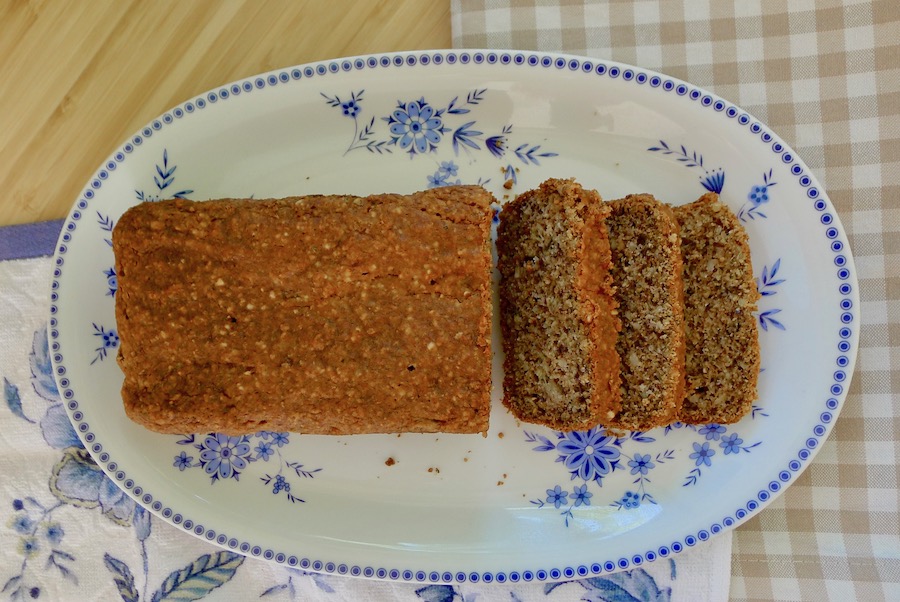 Het lekkerste koolhydraatarme bananenbrood recept ~ minder koolhydraten, maximale smaak ~ www.con-serveert.nl