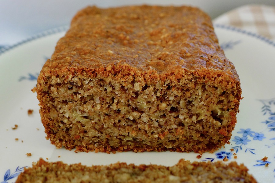 Het lekkerste koolhydraatarme bananenbrood recept - koolhydraatbewust genieten begint bij con-serveert.nl