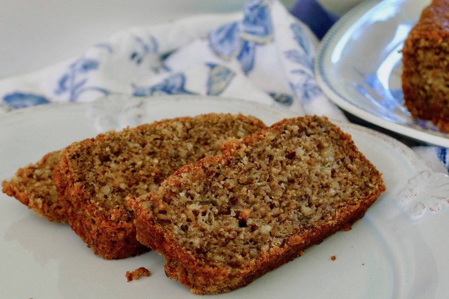 Het lekkerste koolhydraatarme bananenbrood recept ~ minder koolhydraten, maximale smaak ~ www.con-serveert.nl