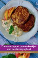 Zoete Aardappel Pannenkoekjes Met Nectarineyoghurt Con Serveert