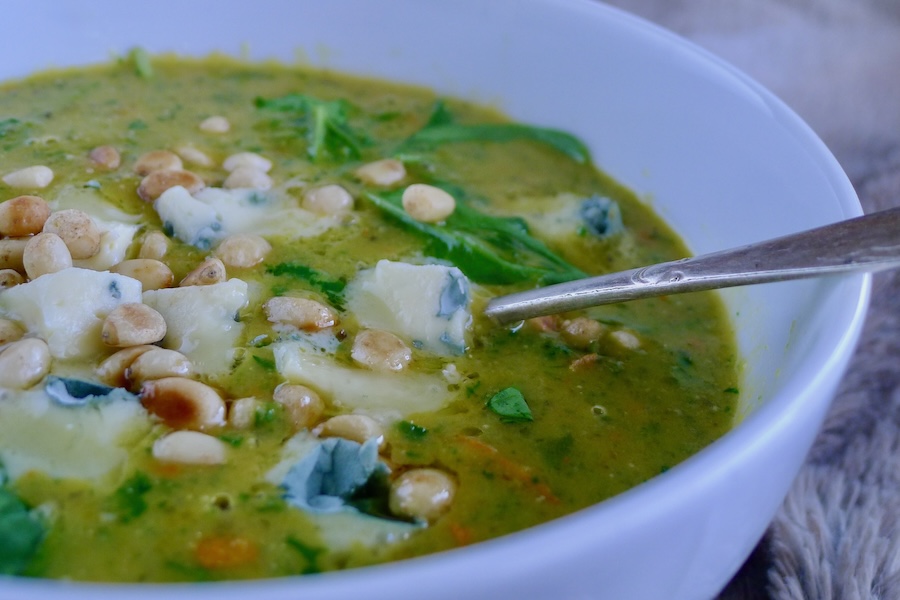 Pompoen spinaziesoep met gorgonzola, koolhydraatarm recept - lekker genieten begint bij Con-serveert.nl