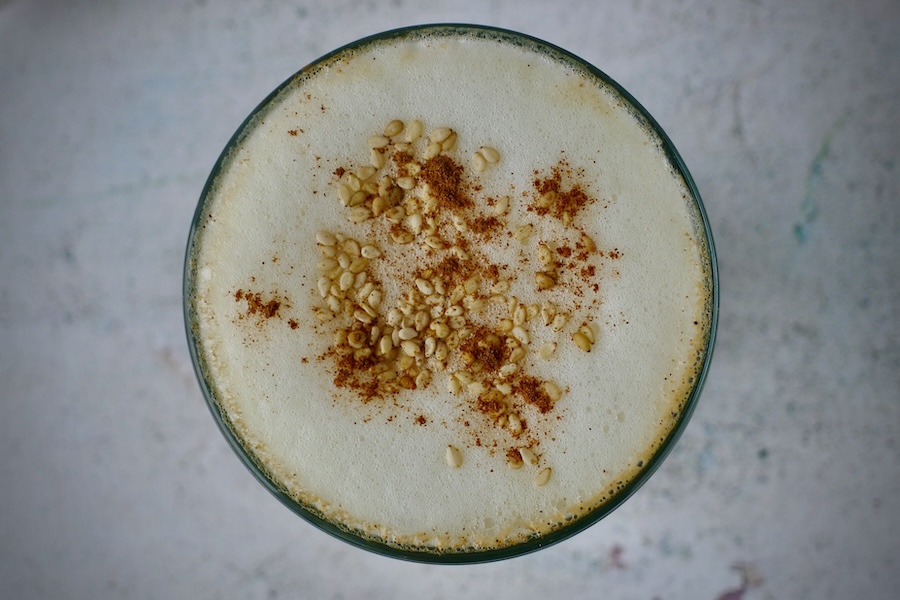 Tahin café latte, keto recept - lekker genieten begint bij Con-serveert.nl