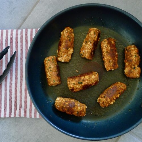 Tofu cevapcici, vegan Balkan worstjes, koolhydraatarm recept - lekker genieten begint bij Con-serveert.nl