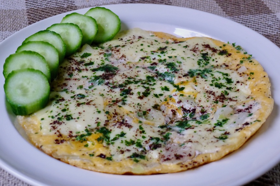 Kool kaas omelet, koolhydraatarm recept - koolhydraatbewust genieten begint bij con-serveert.nl