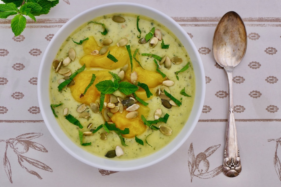 Koude courgette mango soep recept - koolhydraatbewust genieten begint bij con-serveert.nl