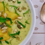 Koude courgette mango soep recept - koolhydraatbewust genieten begint bij con-serveert.nl