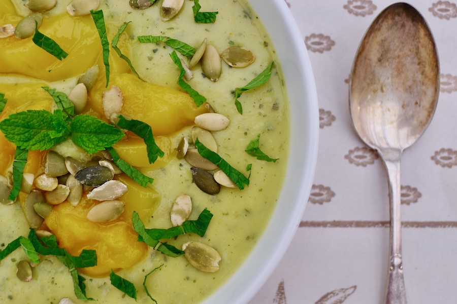 Koude courgette mango soep recept - koolhydraatbewust genieten begint bij con-serveert.nl